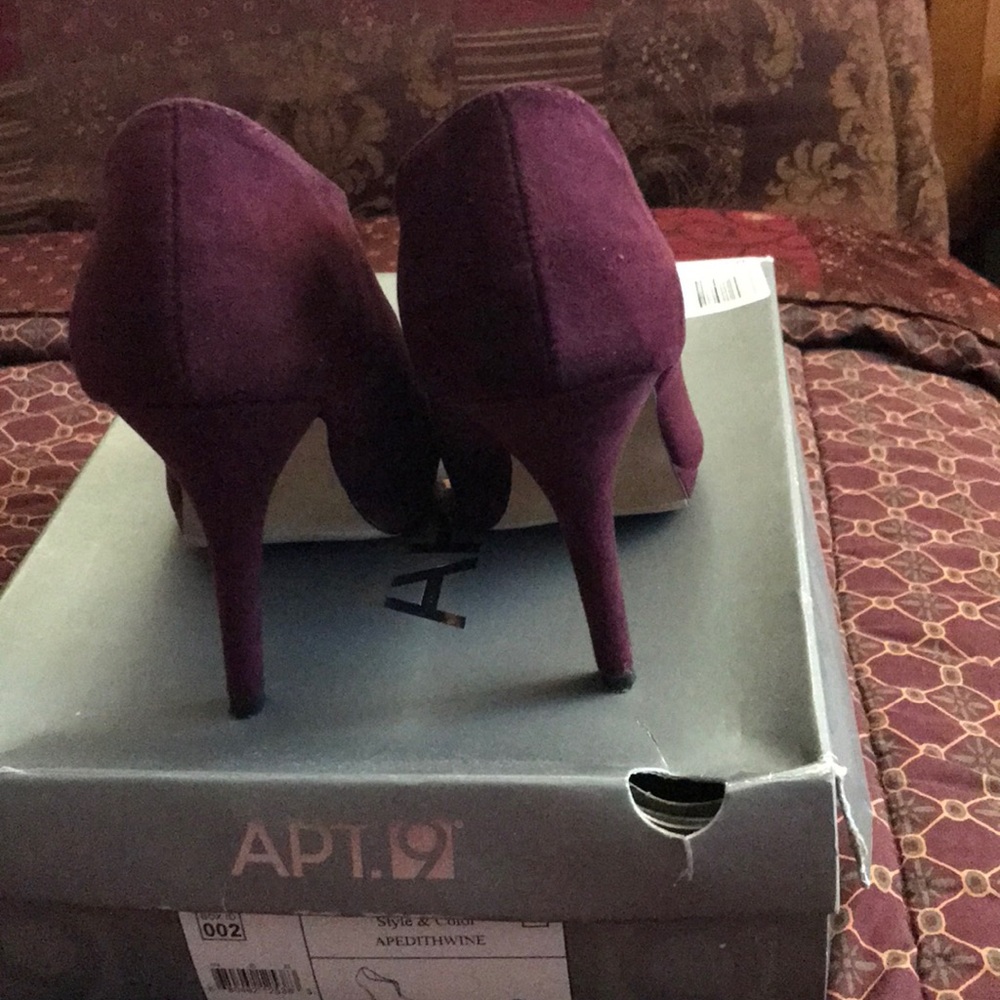 Shoes - Picture 3 of 9